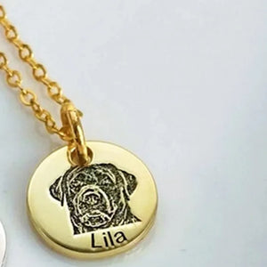 Collier photo chien doré, médaille ronde gravée du portrait d'un labrador et du prénom Lila